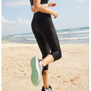 Free People White Water Hybrid Crop Leggings•NWT